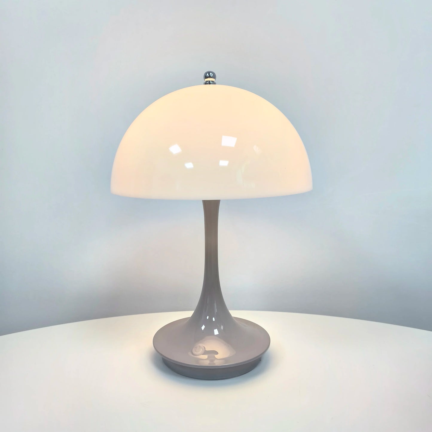 Stelo - Nordic Modern Mushroom LED Table Lamp, Wireless & Rechargeable